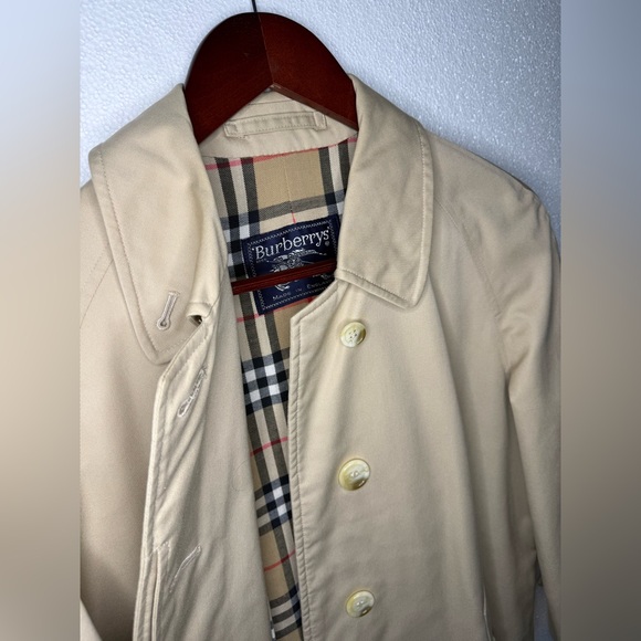 Vintage Burberrys. London Trench Coat - Picture 2 of 10